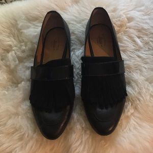 Black leather and suede fringed loafer